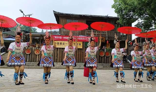 贵州从江：岜沙苗寨举行“中国旅游日”庆祝活动