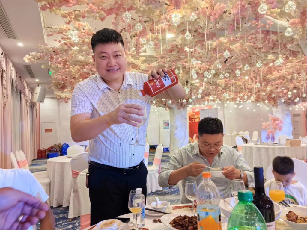 品尝民族熊猫酒 -享受美好生活