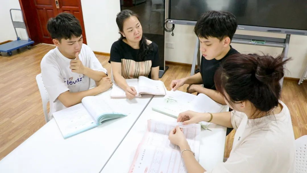 “一带一路”倡议十年｜吴慧君：爱喝油茶的“中国媳妇”