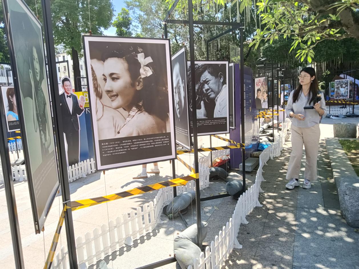 百年侨村展示“百年星光”——中国侨都(江门)光影史走进启明里