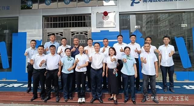贵州从江县邮政银行及时解决务工人员银行卡问题,赢得乡亲们点赞