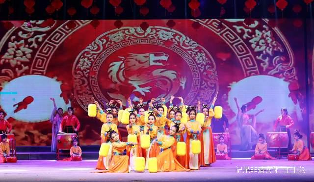 “月满元宵 欢乐团圆”:从江县元宵晚会震撼上演