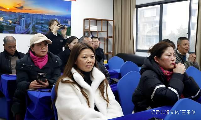 “爽爽银发课堂”摄影系列讲座火热开班,手机摄影之旅启程