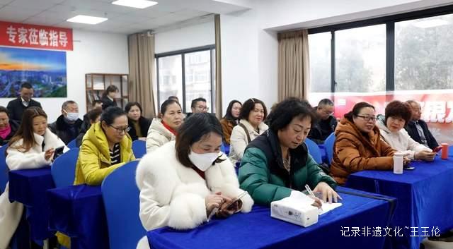“爽爽银发课堂”摄影系列讲座火热开班,手机摄影之旅启程