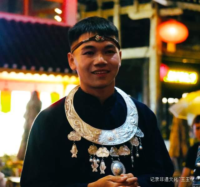 丹寨县:花海登山,夜嫁苗情,非遗文化燃爆这个春天!