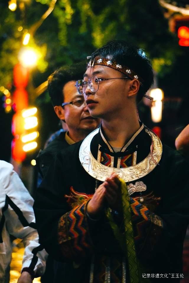 丹寨县:花海登山,夜嫁苗情,非遗文化燃爆这个春天!