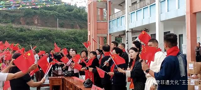 欢乐六一 梦想起航：开阳县花梨镇中心校文艺汇演暨捐赠活动侧记
