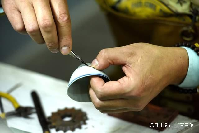 柳波：传承锔瓷非遗文化在残瓷中寻找残缺美学