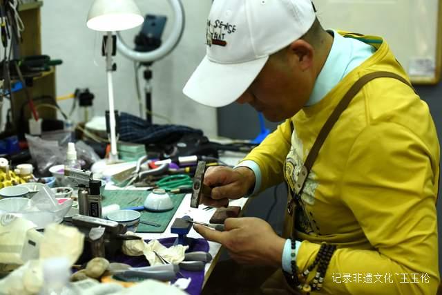 柳波：传承锔瓷非遗文化在残瓷中寻找残缺美学