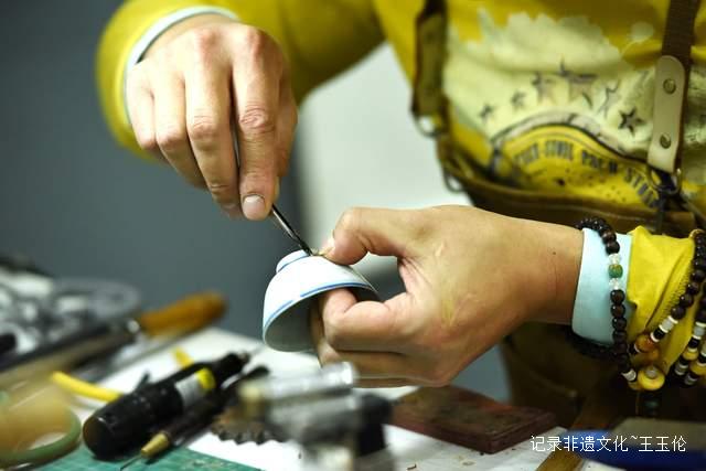 柳波：传承锔瓷非遗文化在残瓷中寻找残缺美学