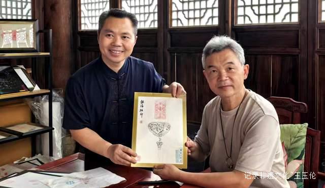 银拓生辉:都匀市民近距离感受非遗技艺之美