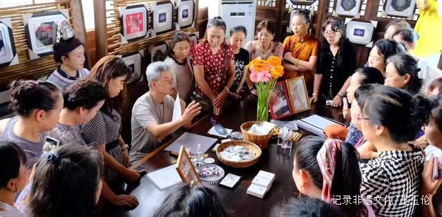 银拓生辉：都匀市民近距离感受非遗技艺之美