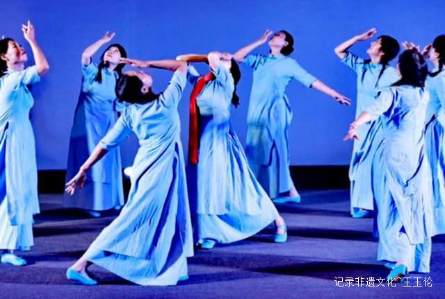 李艳琴：用歌声传递爱与希望的女中音天使