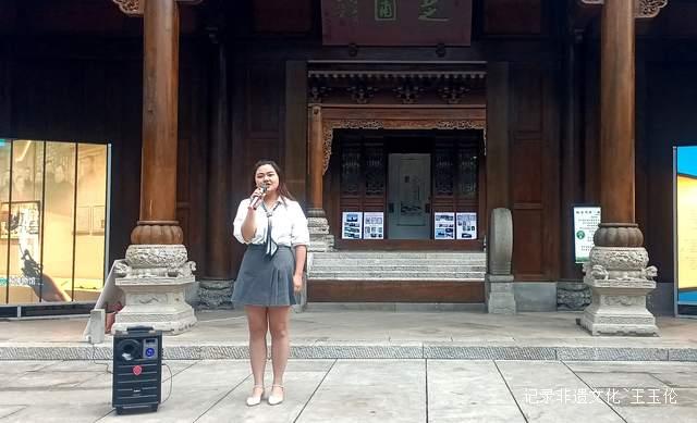 非遗传承新篇章：贵阳学生颖拓展惊艳艺术圈