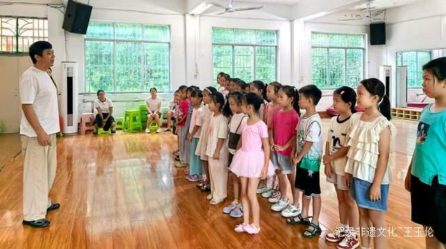 从江县文化馆暑期班火热开课，免费课程受家长热捧