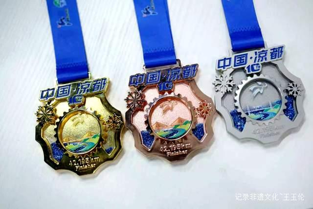 颜值担当！六盘水马拉松吉祥物”凉凉”成为赛事新宠