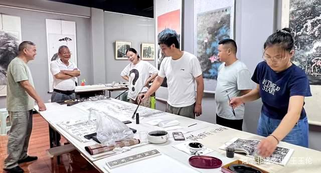 苗乡飞出金凤凰：从江国画公益班培养出多位美术新秀