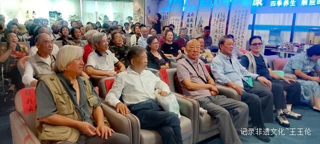银发丹心绘党恩 翰墨飘香颂家园 贵州老年妇女书画展绽放夕阳风采