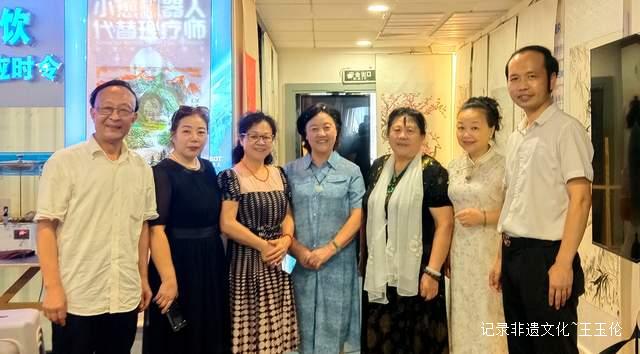 银发丹心绘党恩 翰墨飘香颂家园 贵州老年妇女书画展绽放夕阳风采
