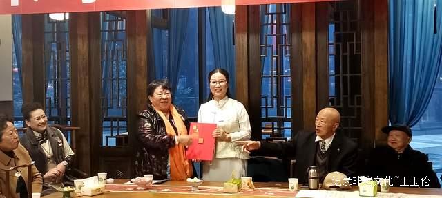 贵州未来研究会35届读书会：大健康产业如何把握四中全会新机遇
