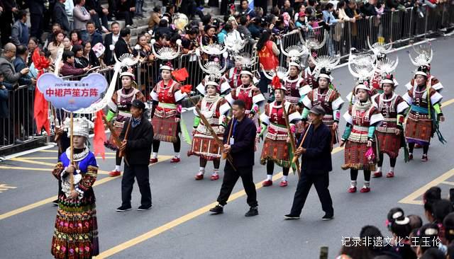 2025雷山苗年华丽来袭:芦笙巡游引爆全场,民族风情引爆社交媒体