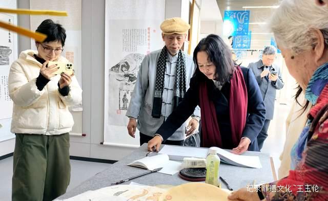 非遗茫父颖拓：黔西南州文联走进贵州老年大学，传承“别开生面之奇画”