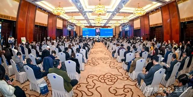 共享山地繁荣:2025国际山地旅游暨户外运动大会在贵阳启幕