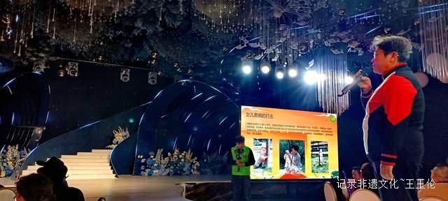 用十七年时光浇灌希望之花：吕昕烛与700个孩子的暖心公益路