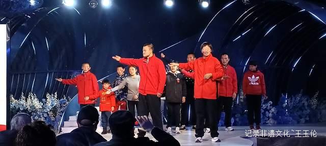 用十七年时光浇灌希望之花：吕昕烛与700个孩子的暖心公益路