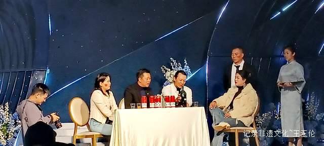 用十七年时光浇灌希望之花：吕昕烛与700个孩子的暖心公益路