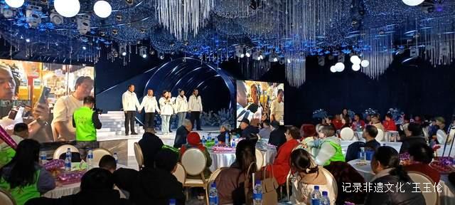 用十七年时光浇灌希望之花:吕昕烛与700个孩子的暖心公益路