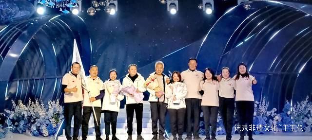 用十七年时光浇灌希望之花：吕昕烛与700个孩子的暖心公益路