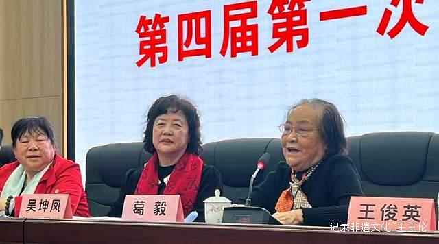 翰墨薪传谱新篇 巾帼同心启新程——贵州省老年妇女书画艺术协会成功召开第四届换届选举大会