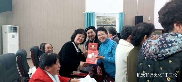 翰墨薪传谱新篇 巾帼同心启新程——贵州省老年妇女书画艺术协会成功召开第四届换届选举大会