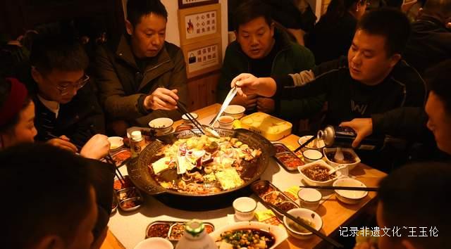 六盘水烙锅七十二变 一锅融尽黔地风味与人间故事