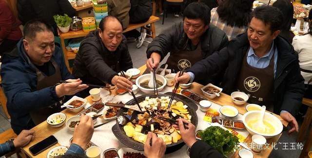 六盘水烙锅七十二变 一锅融尽黔地风味与人间故事