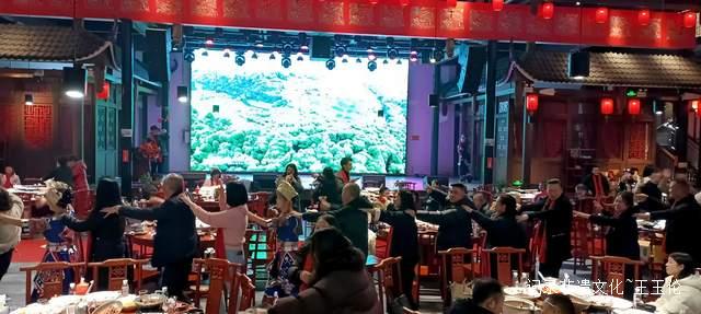 光影与酱香共舞,平凡与时代同辉 ——院线电影《无名鼠辈》开机盛典暨贵州注康酒业年度盛会隆重举行