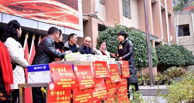 书香暖寒冬 爱心润童心 ——“关爱乡村儿童，共建爱心书屋”捐书活动温情举行