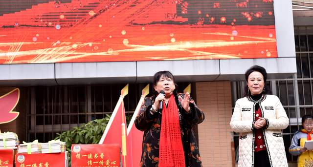 书香暖寒冬 爱心润童心 ——“关爱乡村儿童，共建爱心书屋”捐书活动温情举行