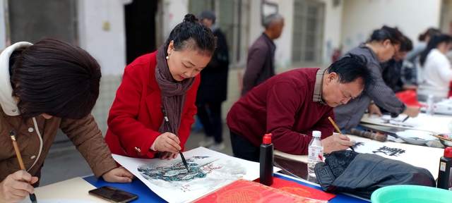 冬阳暖照龙马新 文化馨香润心田 ——“助力乡村振兴共建和美社区”活动温暖普定