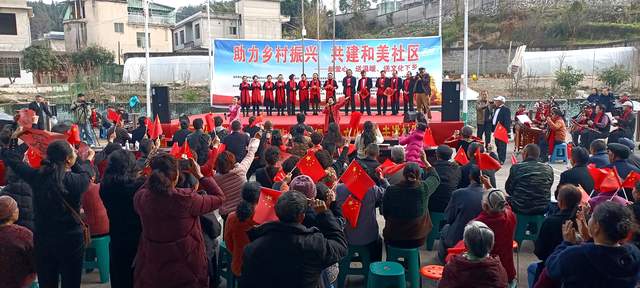 冬阳暖照龙马新 文化馨香润心田 ——“助力乡村振兴共建和美社区”活动温暖普定