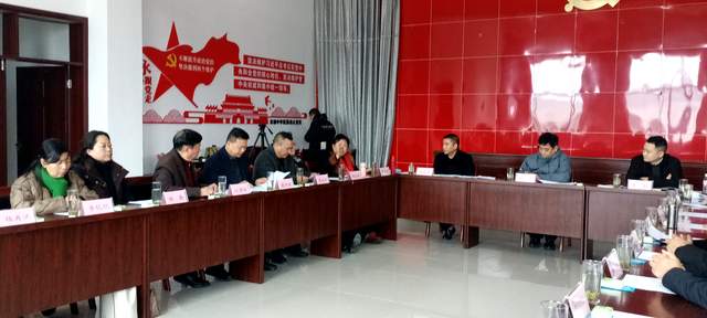 汇聚社会力量 共绘乡村新景 ——“助力乡村振兴 共建和美社区”爱心座谈会暨送温暖活动在龙马新社区成功举行