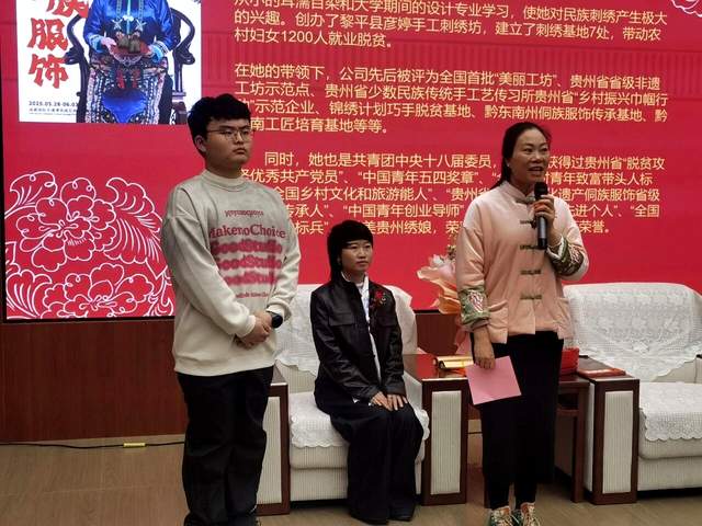 第五代木雕非遗传承人于杨青女士贵阳首收弟子，非遗传承注入青春力量
