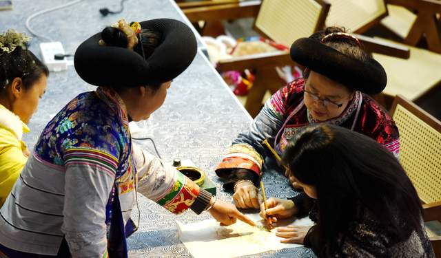 瑞气盈门“闹”非遗 指尖传承寻年味：  六盘水钟山区举办“非遗贺新春·指尖承非遗”主题体验活动