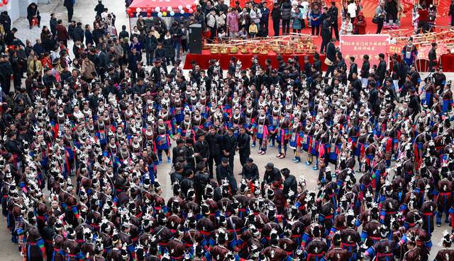 千根银饰映春色 一曲侗歌认旧邻——从江宰门村260余名外嫁姑妈正月初六盛装回娘家