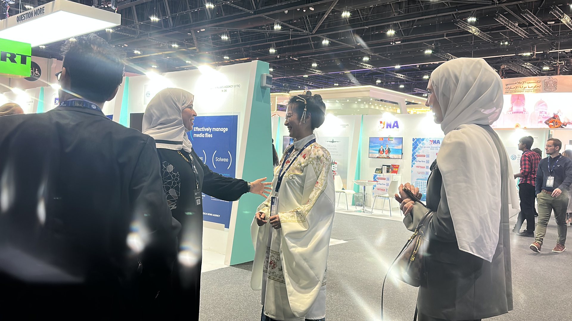 汉服复兴：从“官方依赖”走向“民间自信”的觉醒