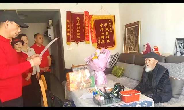 烽火少年英雄志，盛世不忘老兵情——花溪青岩《毛选》读书会代表看望慰问抗战老兵陈友礼