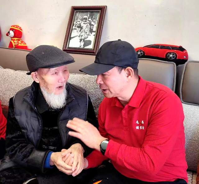 烽火少年英雄志，盛世不忘老兵情——花溪青岩《毛选》读书会代表看望慰问抗战老兵陈友礼