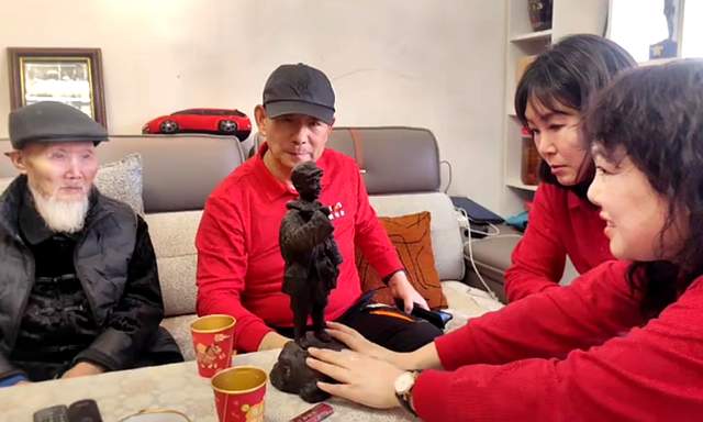 烽火少年英雄志，盛世不忘老兵情——花溪青岩《毛选》读书会代表看望慰问抗战老兵陈友礼