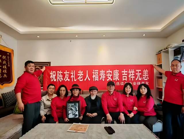 烽火少年英雄志，盛世不忘老兵情——花溪青岩《毛选》读书会代表看望慰问抗战老兵陈友礼